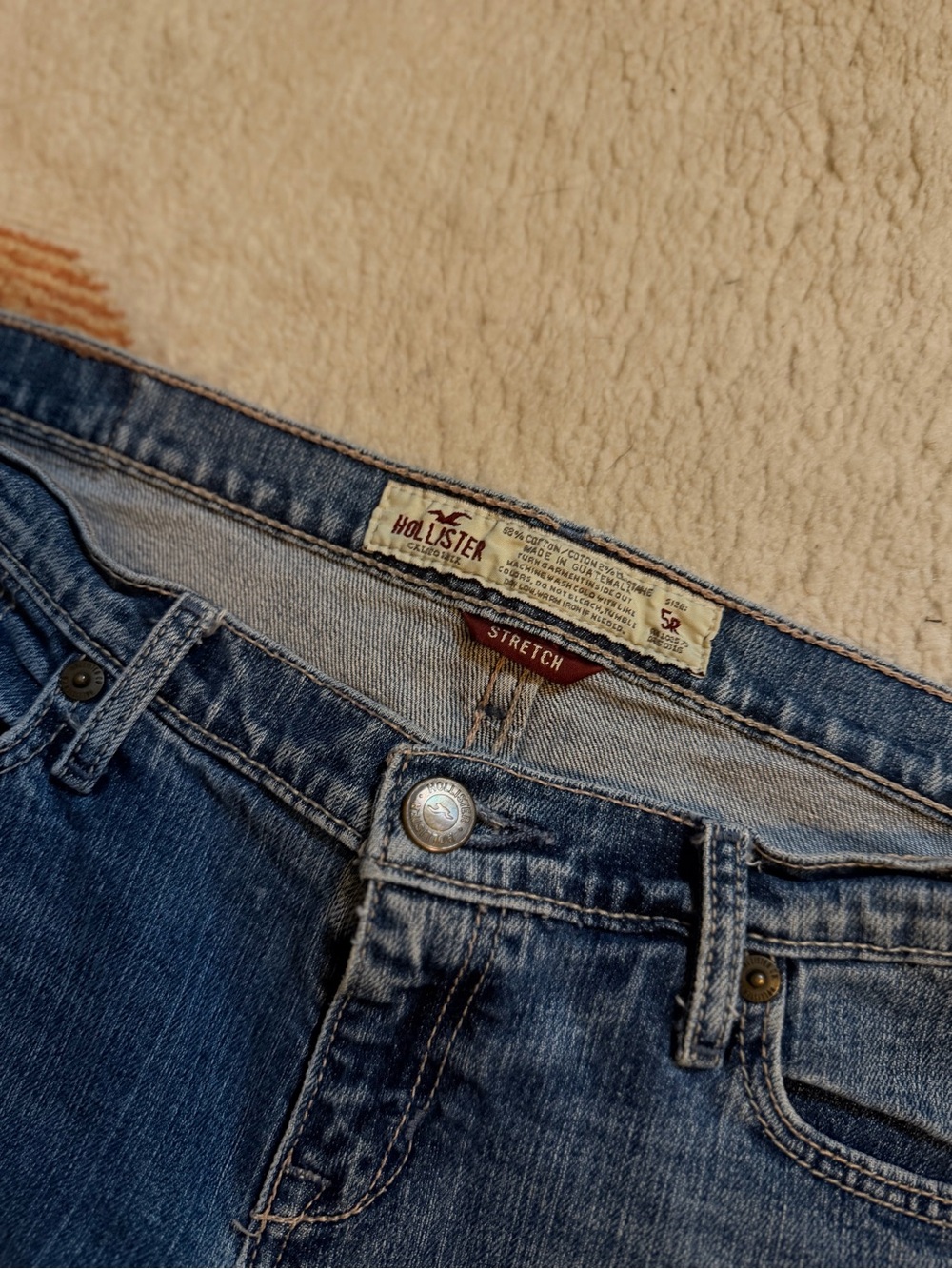 Vintage 2000s Hollister women’s super low rise jeans! Super cute.